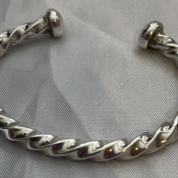 Sterling silver artist signed cable style bracelet - Picture 7 of 8